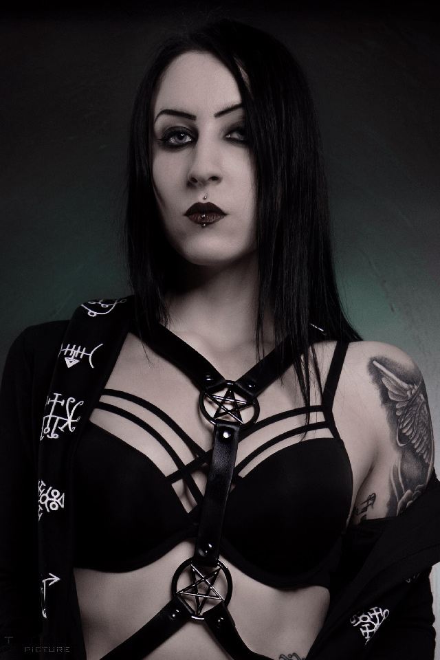gothic-accessoires-shopping-w13 Gothic Accessoires - Schmuck - Wohnen - Bekleidung
