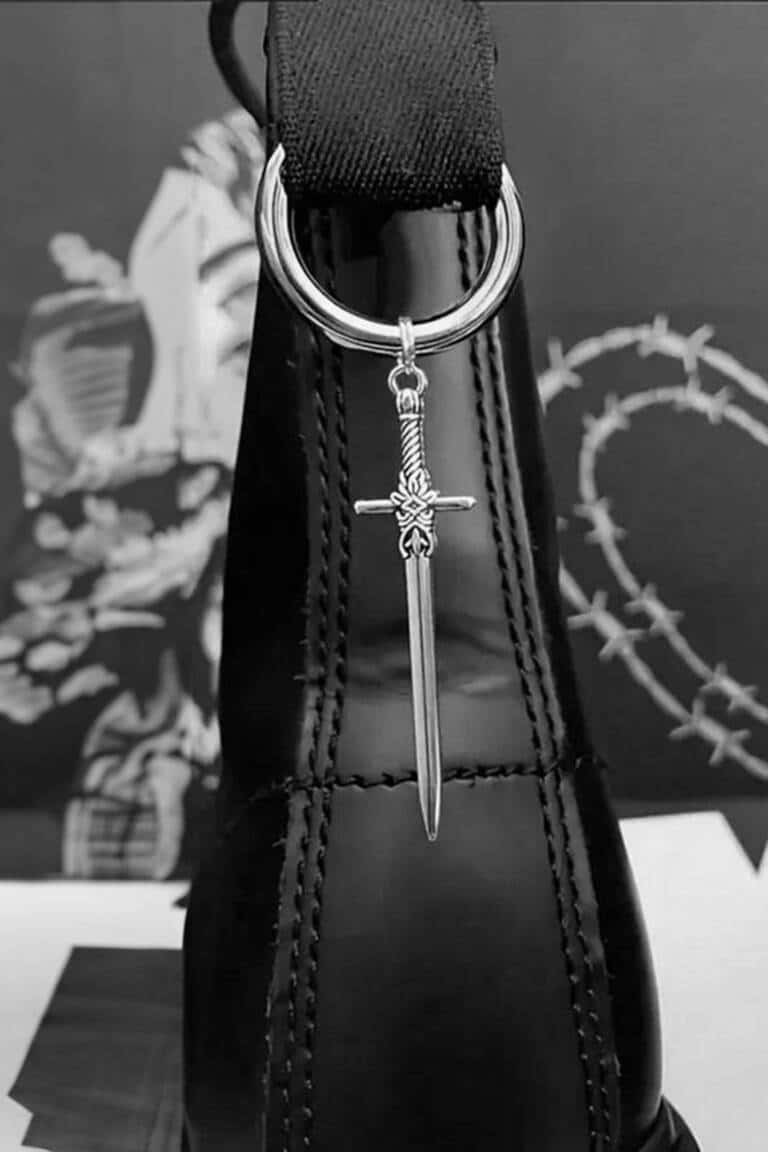 Mad Moonshine shoe tag Dagger