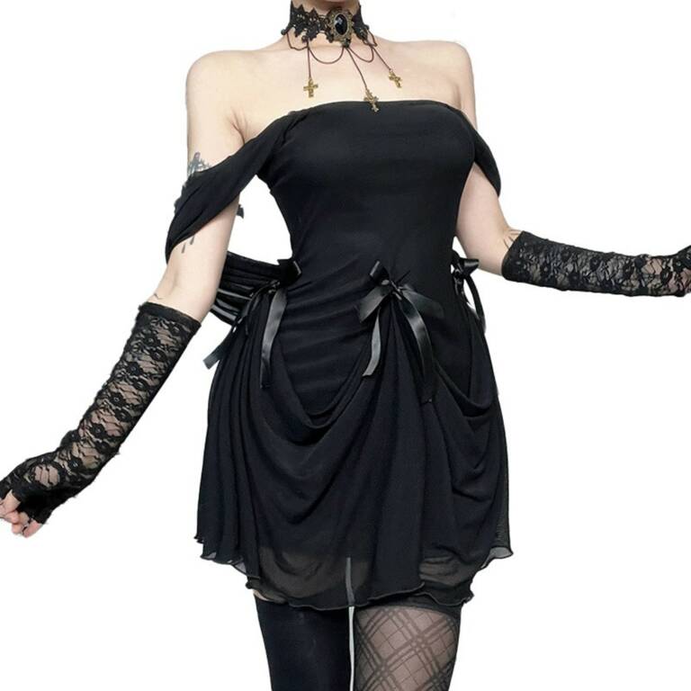Moon Attic Kleid The Wounded