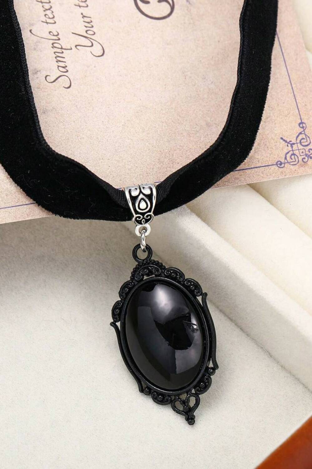 Mad Moonshine Halsband Baronka I