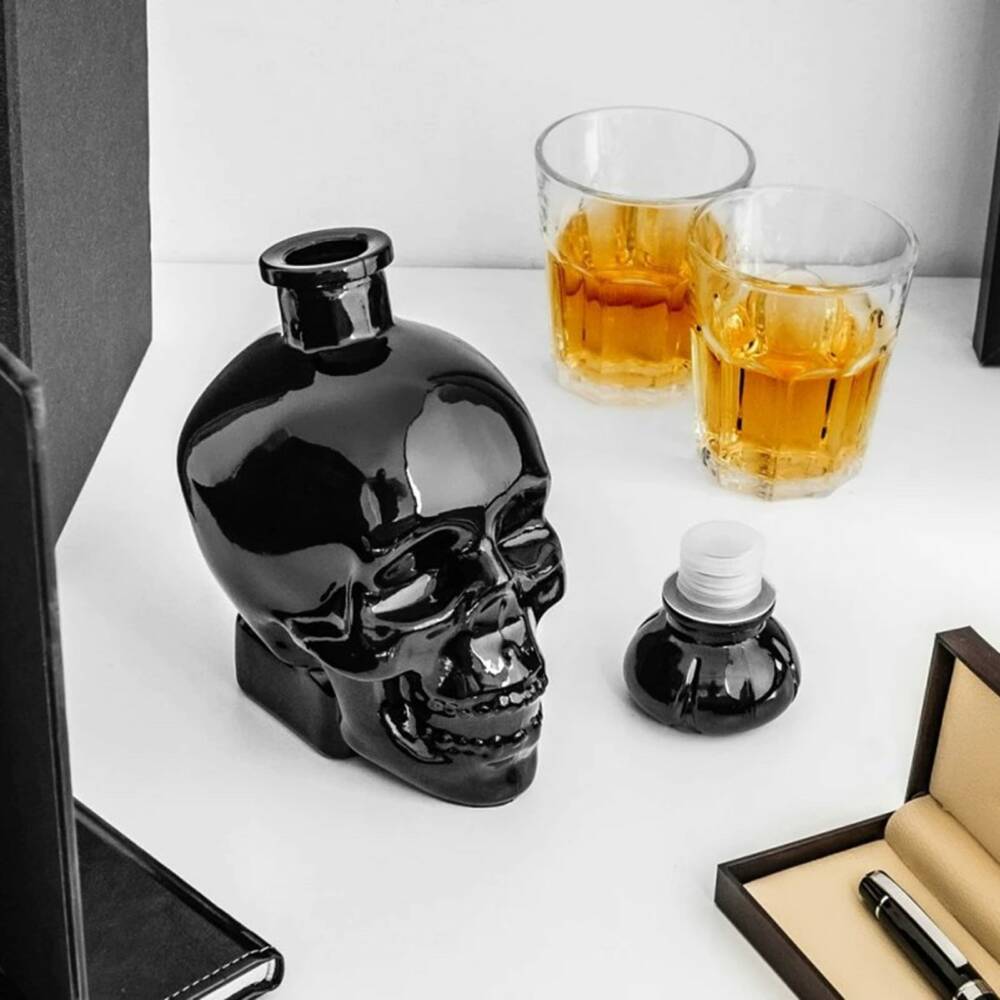 Mad Moonshine Karaffe Black Skull – Bild 2