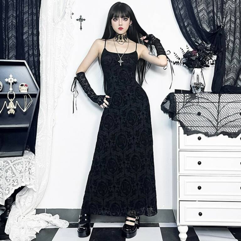 Moon Attic Kleid Coffin