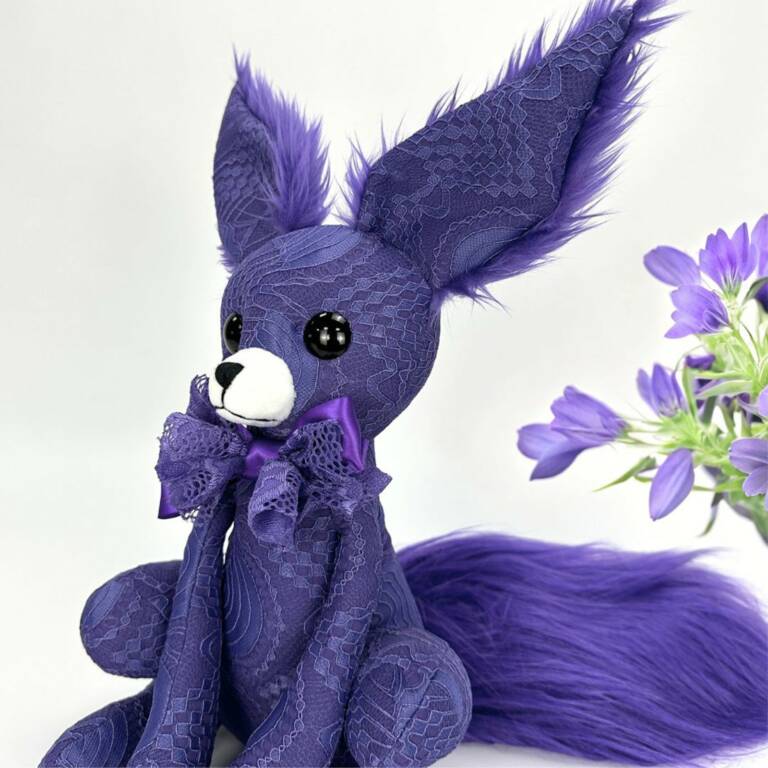 PlushThis Plüschtier Goth Fox – Bild 4
