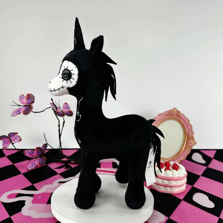 PlushThis Plüschtier Goth Skeleton Unicorn – Bild 3