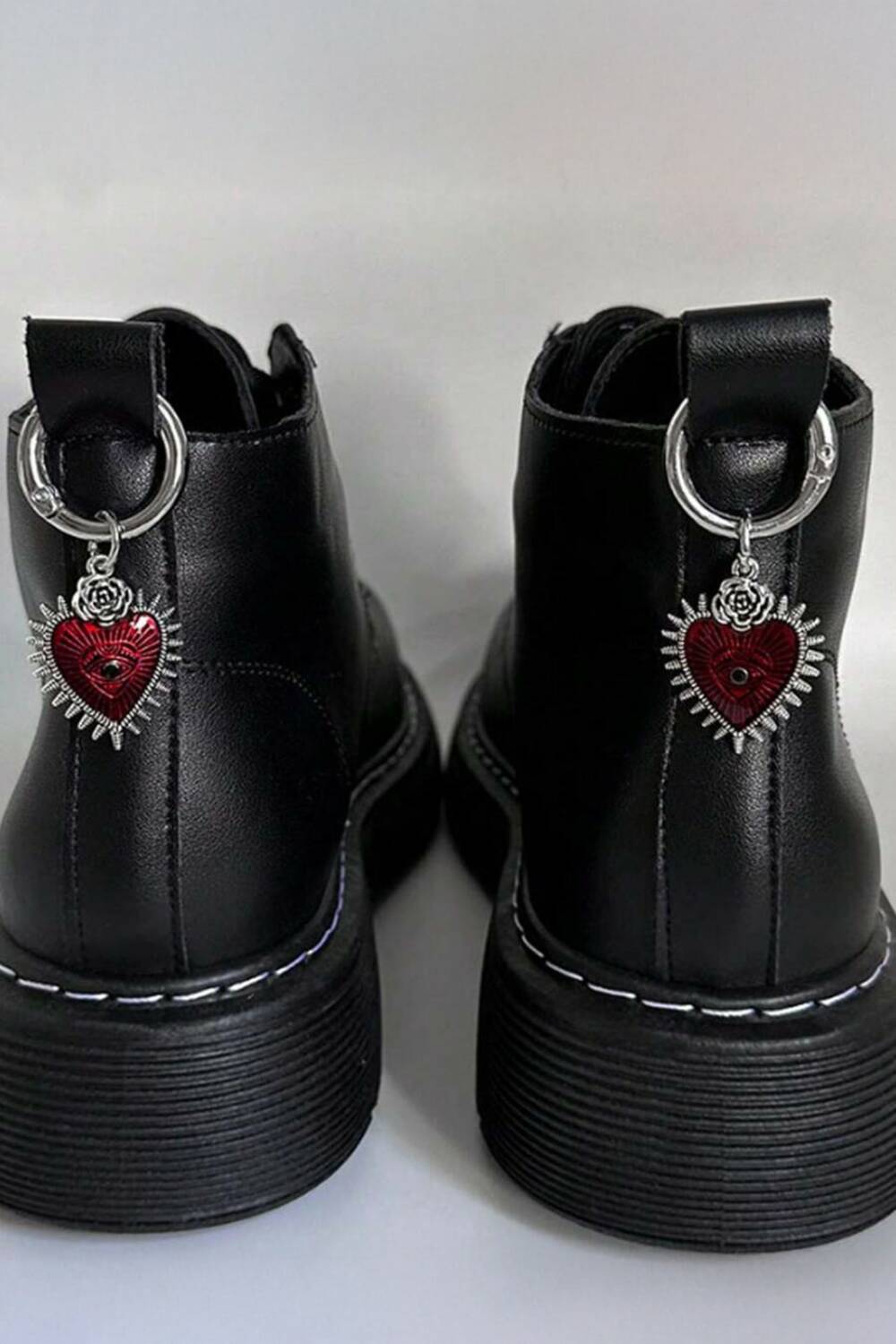 Romwe Schuhanhänger Bloody Sacred Heart