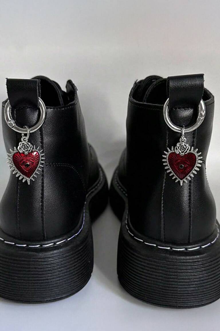 Romwe Schuhanhänger Bloody Sacred Heart