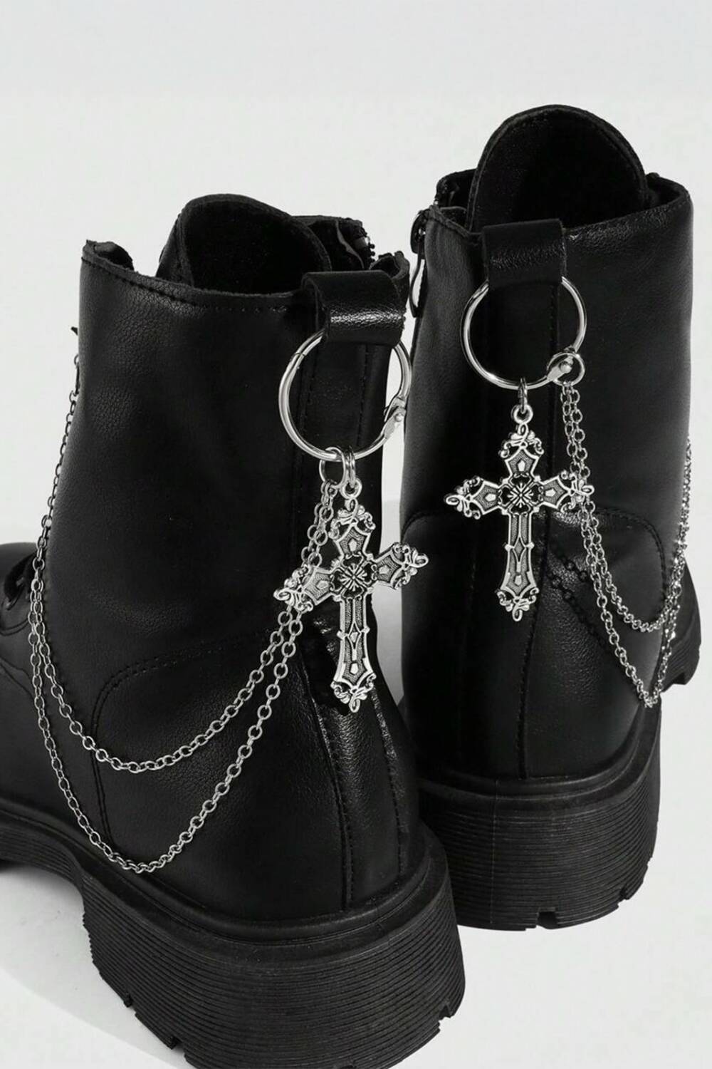 Romwe Schuhanhänger Gothic Cross Chain