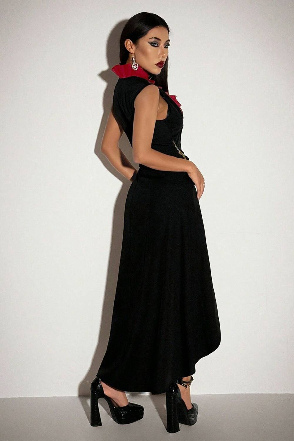 Mad Moonshine Mantel Crimson Coven – Bild 2